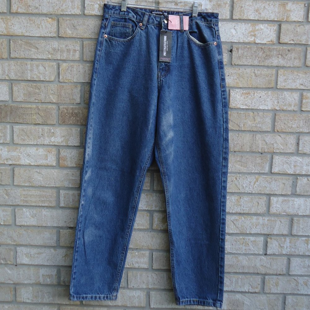 NWT. SIZE 8. PrettyLittleThing Mid Wash Mom Jeans.